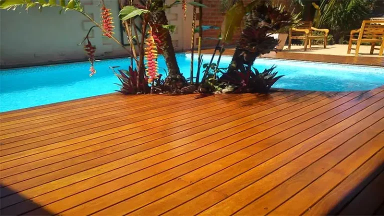 decking-kayu-kolam-renang